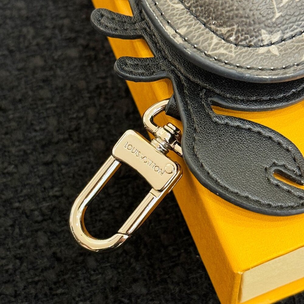 Louis Vuitton Monogram Eclipse Crab Key Chain/Cha… - image 4